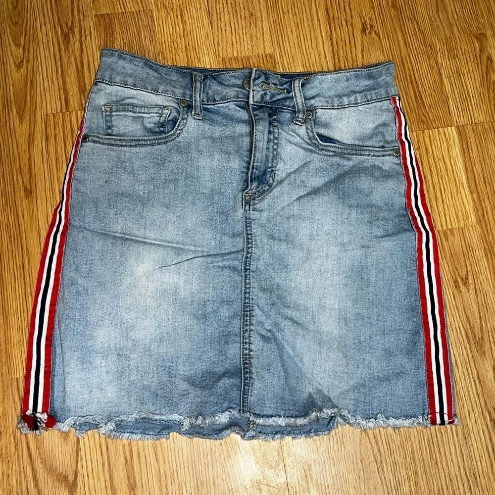Guess XS Women's Denim Mini Skirt Logo Red Stripe Stretchy Blue Light Wash